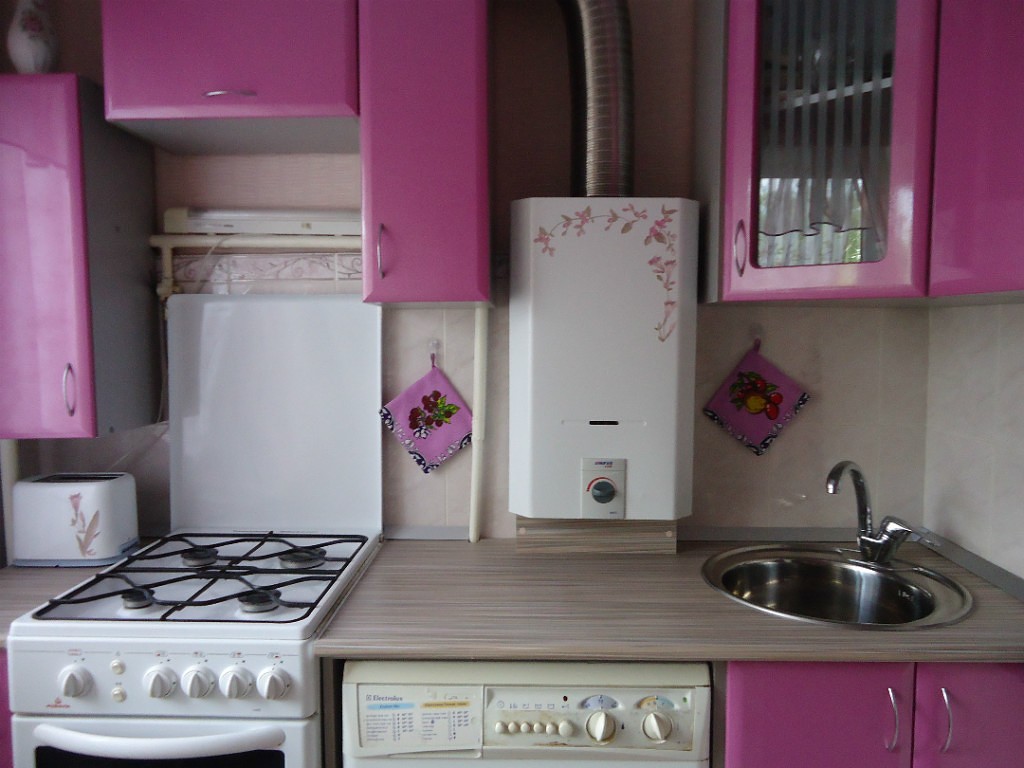 Дизайн кухни с газовой колонкой – как разместить оборудование и сэкономить пространство
