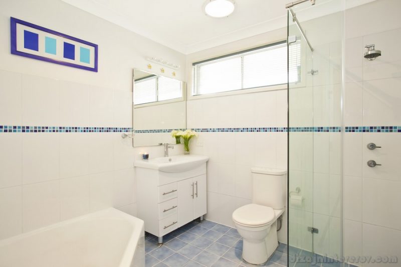 white stylish modern decor bathoom