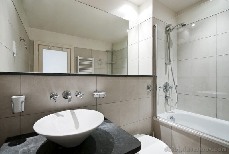 modern family bathroom with bowl shape hand wash and large bath tub