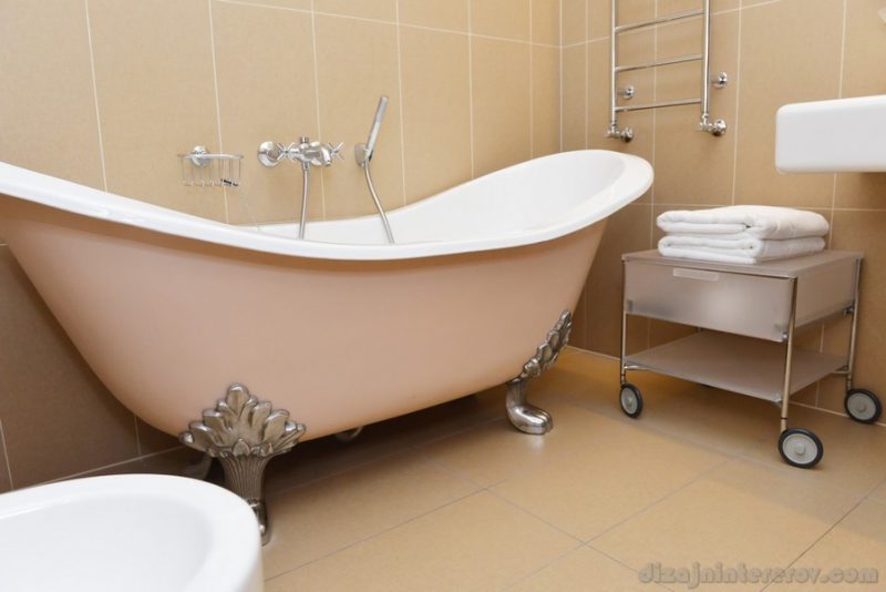 bathroom with terracotta tiles and bathtub