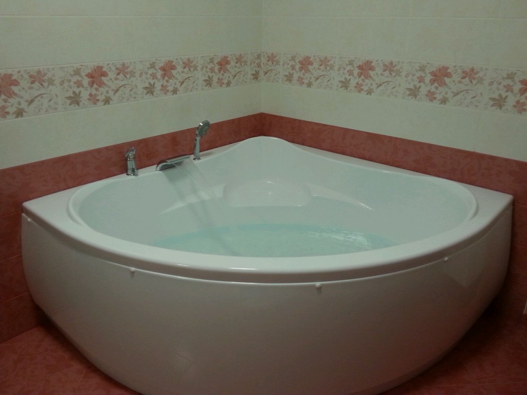 Акриловая ванна: плюсы и минусы, разновидности, реальные фото примеры