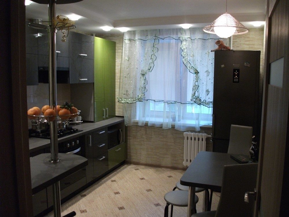 Черный гарнитур в интерьере в кухне: дизайн, выбор обоев, 90 фото