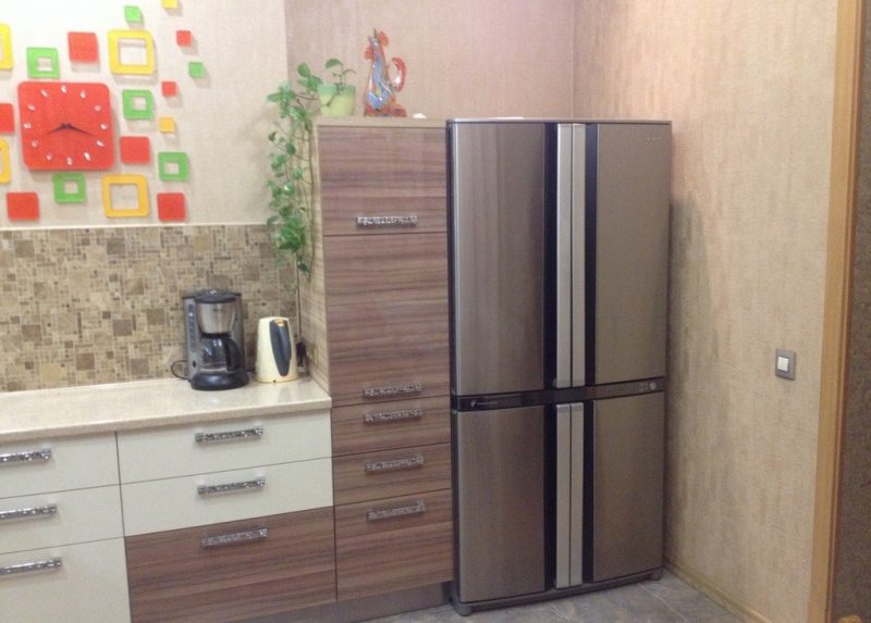 Холодильник на кухне: привила и варианты размещения и 100+ реальных фото примеров