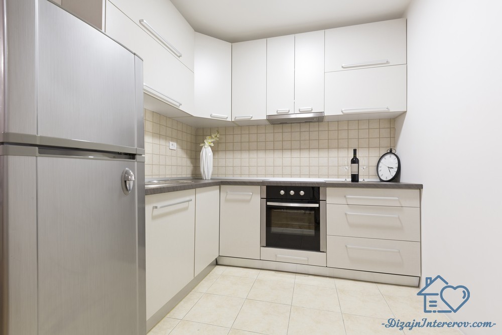 Куда поставить холодильник на маленькой кухне: варианты размещения и 100+ реальных фото примеров