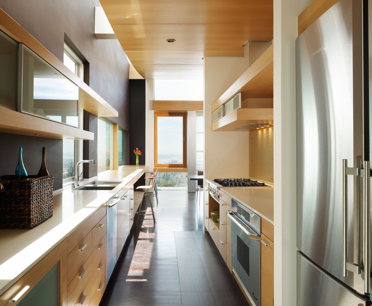 Дизайн кухни параллельной планировки : 100+ фото примеров