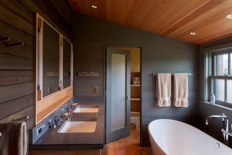 Реечный потолок в ванной комнате (100+ реальных фото примеров)