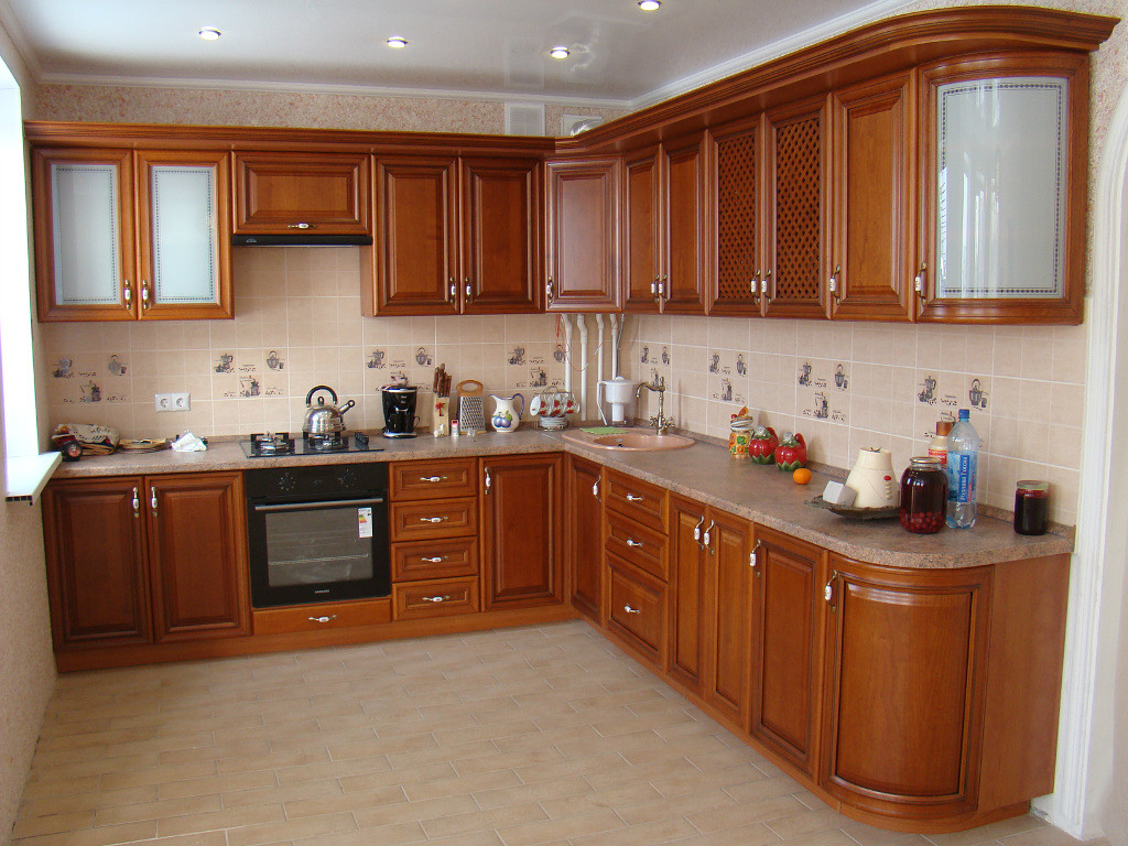 Дизайн кухни с деревянным кухонным гарнитуром: 150+ фото примеров и идей оформления