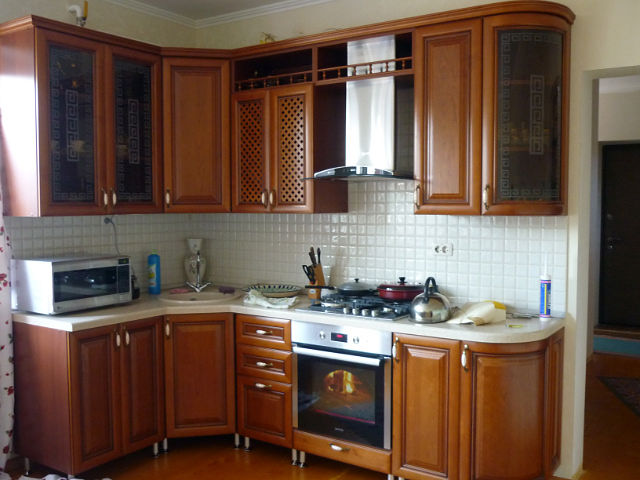 Дизайн кухни с деревянным кухонным гарнитуром: 150+ фото примеров и идей оформления